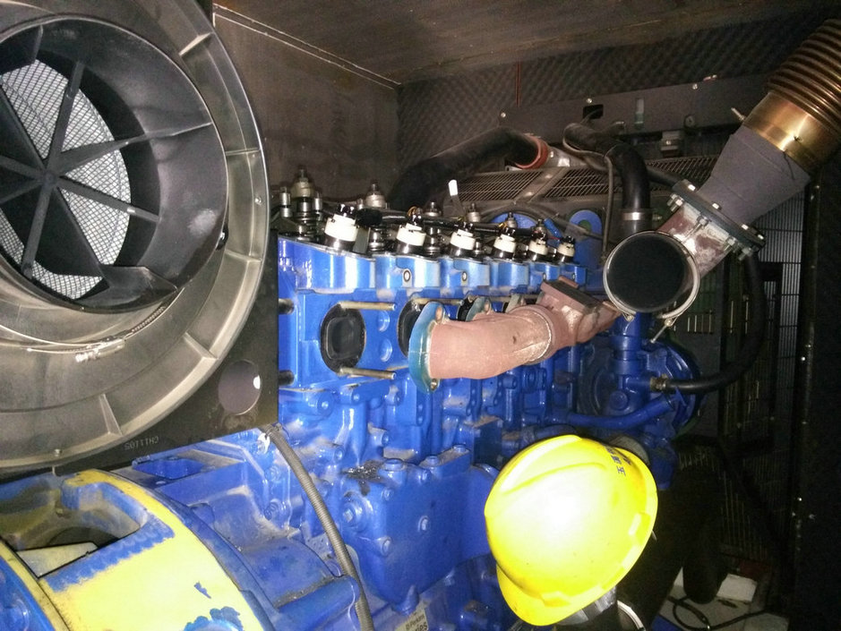 帕金斯440KW發動機調整檢修
